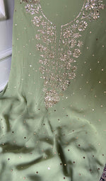 将图像加载到图库查看器中， Viscose Georgette Unstitched Chikankari Suit