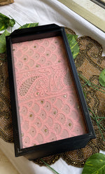 将图像加载到图库查看器中， Handcrafted Chikankari Tray with Two Coasters – Wooden Frame - HONC0295544
