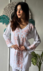 将图像加载到图库查看器中， Nasrin Women&#39;s Lakhnavi Handcrafted Modal Cotton Chikankari Top - HONC0276601
