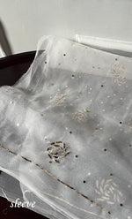 将图像加载到图库查看器中， Women's Lakhnavi Handcrafted Pure Organza Chikankari Unstitched Kurti Fabric - HONC0335837