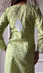 Load image into Gallery viewer, Shagufta Women's Lakhnavi Handcrafted Cotton Chikankari Kurti - HONC0347133