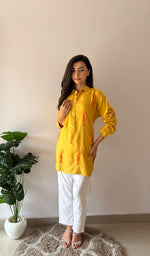 将图像加载到图库查看器中， Women's Lakhnavi Handcrafted Cotton Chikankari Top - HONC0325771