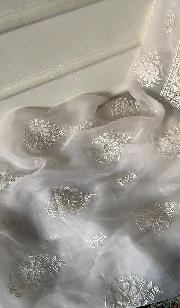 Lakhnavi 手工制作纯欧根纱 Chikankari 未缝合库尔塔和杜帕塔套装 - HONC0111117