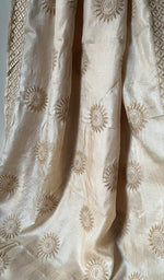 将图像加载到图库查看器中， Women&#39;s Lakhnavi Handcrafted Tussar Silk Chikankari Saree - HONC0258444
