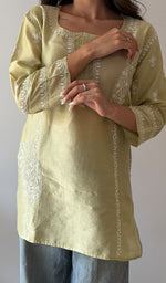 将图像加载到图库查看器中， Women's Lakhnavi Handcrafted Mul Chanderi Chikankari Top - HONC0329102