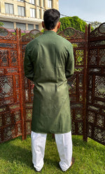 Load image into Gallery viewer, Men&#39;s Lucknowi Handcrafted Cotton Chikankari Kurta - HONC0324706
