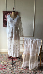 将图像加载到图库查看器中， Women's Lakhnavi Handcrafted Mul Chanderi Semi - Stitchd Kurta And Dupatta Set - HONC0352064