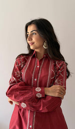 Load image into Gallery viewer, Women's Lakhnavi Handcrafted Chanderi Silk Chikankari Top And Pant Set - HONC0379822