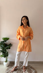 将图像加载到图库查看器中， Women's Lakhnavi Handcrafted Cotton Chikankari Top - HONC0325794