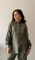 Load image into Gallery viewer, Women's Lakhnavi Handcrafted Chanderi Silk Chikankari Top And Pant Set - HONC0379821