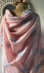 将图像加载到图库查看器中， Women&#39;s Lakhnavi Handcrafted Tussar Silk Chikankari Saree - HONC0289386
