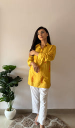 将图像加载到图库查看器中， Women's Lakhnavi Handcrafted Cotton Chikankari Top - HONC0325771