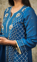 将图像加载到图库查看器中， Women&#39;s Lakhnavi Handcrafted Mul Chanderi Chikankari Stitched Kurta, Dupatta And Pant Set - HONC0321828
