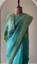 Saree on the mannequin, three quarter view