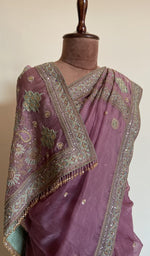 Mauve saree on the mannequin, close view