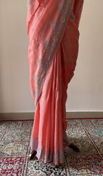 Load image into Gallery viewer, Full drape from the side