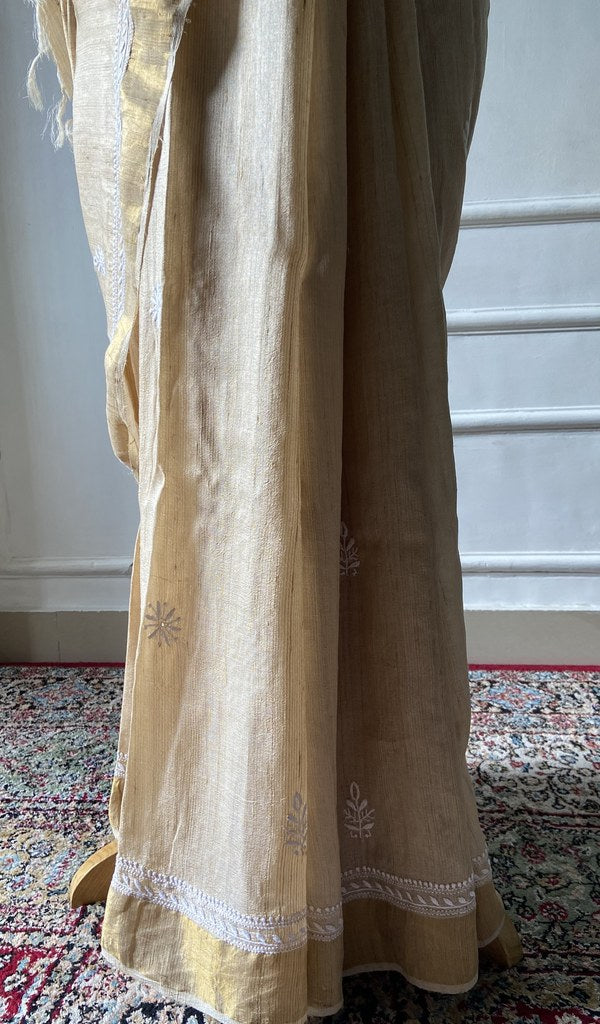 border detail on the gold pure khadi silk saree