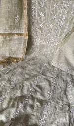 Kurta front laid out with the dupatta over it
