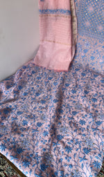 Close look at the do taar and teen taar jaaldar chikankari with haath ki jaali