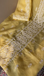 Yellow cotton kurta, close view of the embroidery