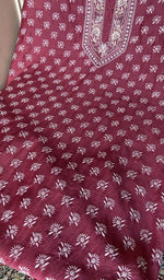 Magenta munga silk kurta, close view of the embroidery