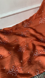 将图像加载到图库查看器中， gala and front chikankari on deep orange pure mul chanderi