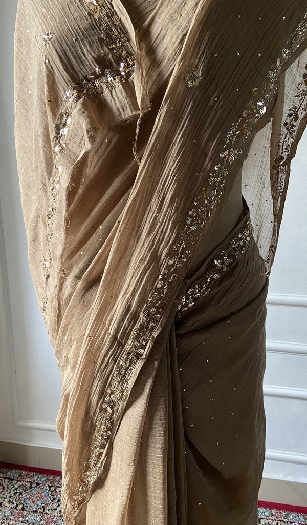 bronze pure mul chanderi saree seen from the back