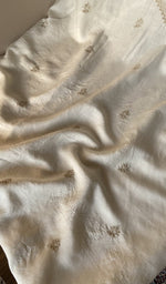 Ivory eri silk kurta, close view of the embroidery
