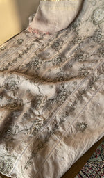 Grey mul chanderi kurta, close view of the embroidery