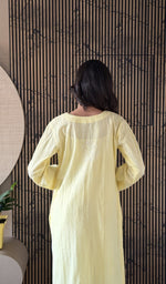 Yellow kurti, close view