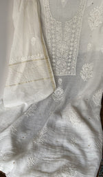 The dupatta, corner and border