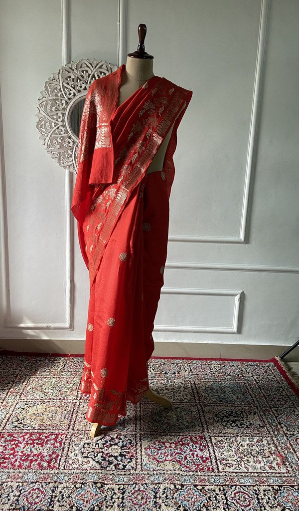 saree folded, border and pallu together