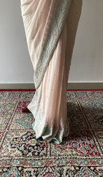 Close look at the extremely fine ek and do taar chikankari