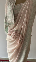 Pallu spread open