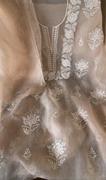 Peach organza silk kurta, close view of the embroidery