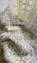 close view of the do taar and teen taar jaaldar chikankari with fine zari haath ki jaali