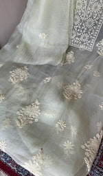 Ivory organza silk kurta, close view of the embroidery