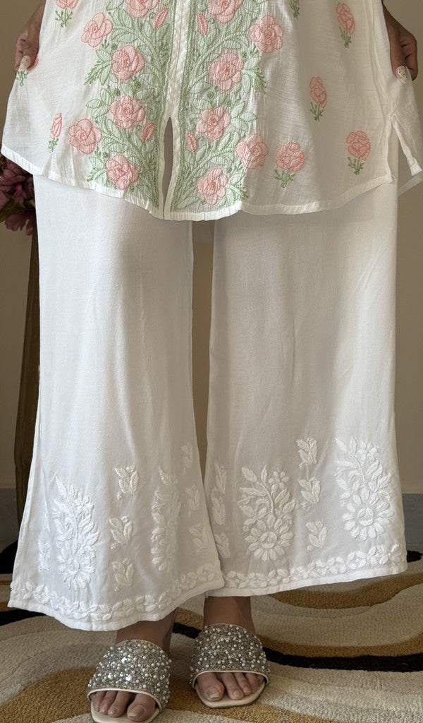 White cotton palazzo on the model