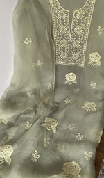 The dupatta, corner and border