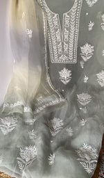 The dupatta, corner and border