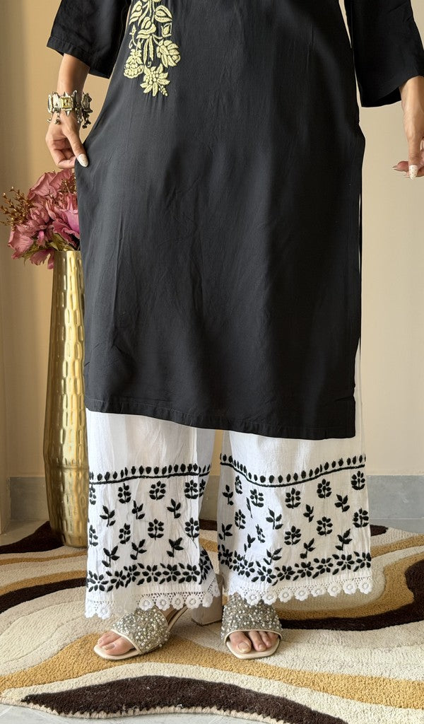 White cotton palazzo on the model