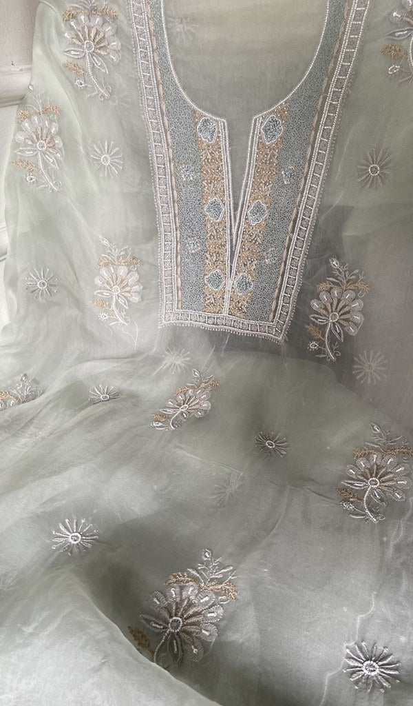 dupatta detail with the border work