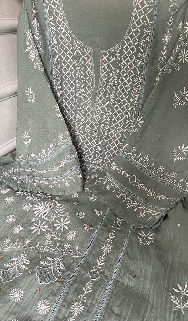 dupatta detail with the border work