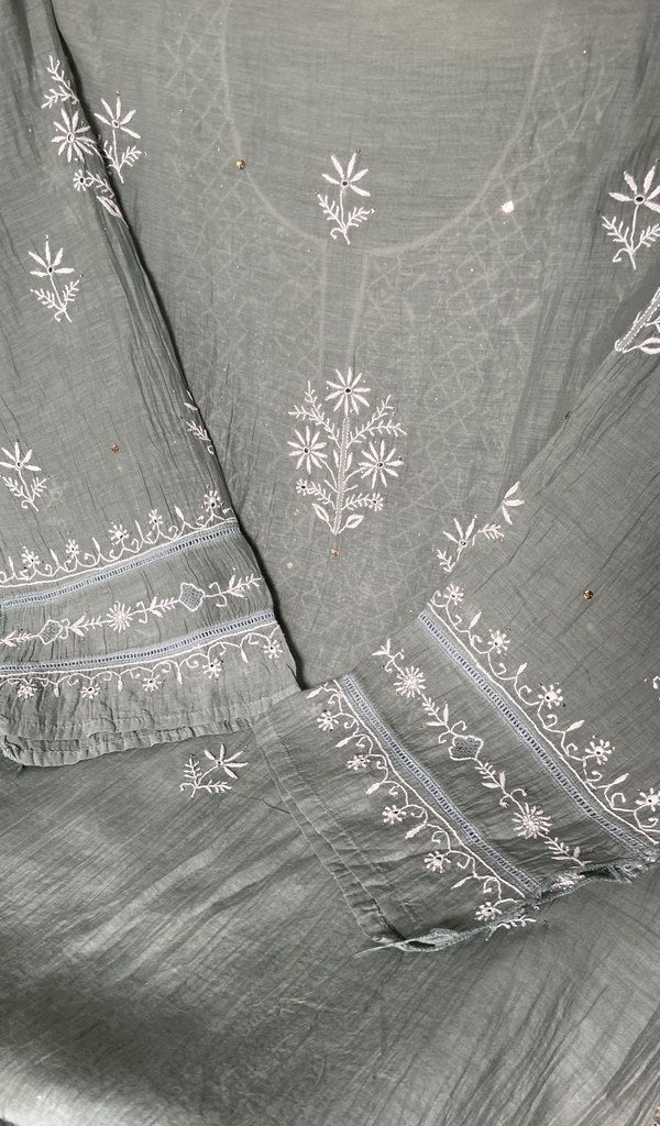 border and hem of the dupatta