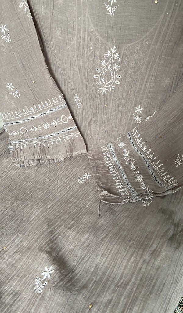 border and hem of the dupatta