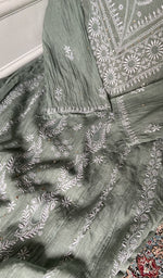 将图像加载到图库查看器中， Do taar and teen taar chikankari in close view