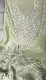 将图像加载到图库查看器中， dupatta detail with the border work