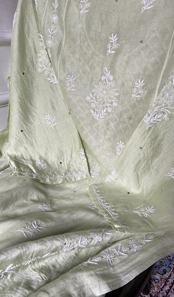 border and hem of the dupatta