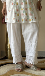 White cotton pant on the model