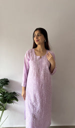 Fine jaaldar chikankari with haath ki jaali across the yoke